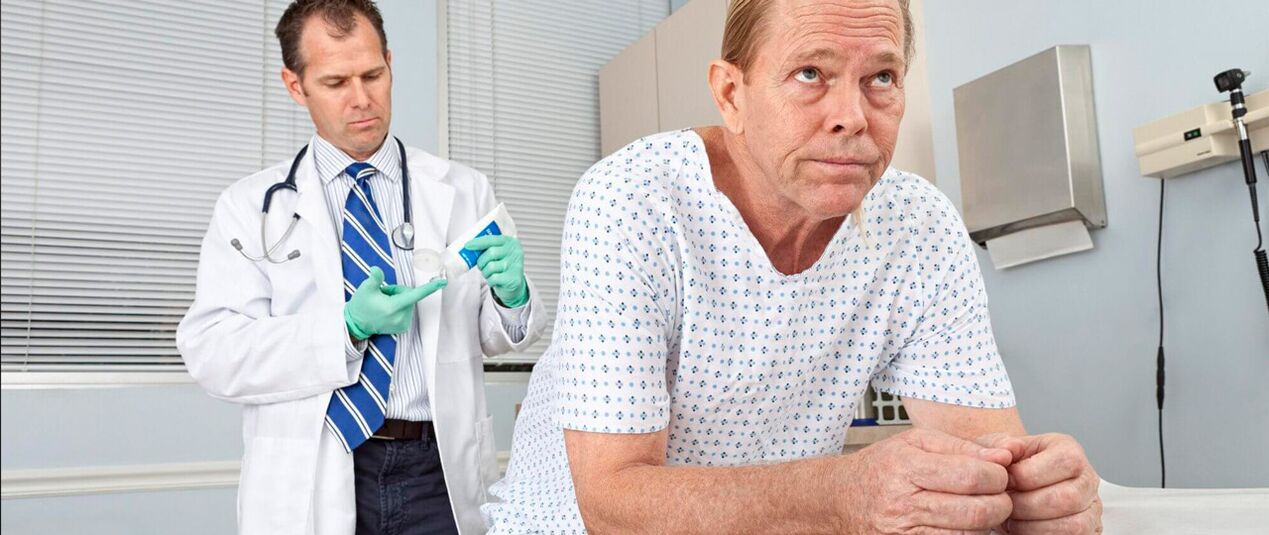 Paciente com prostatite em um proctologista